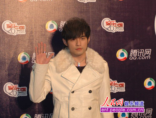 beat365亚洲体育官方网站-雷蛇真玩家!他把三头蛇纹上身惊动了CEO