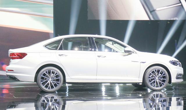 男人为什么迷恋女性乳房‘beat365官网’(图2) beat365官网