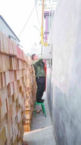 钟山县荣誉村主任开展春节前慰问活动“beat·365”(图3) beat365官网